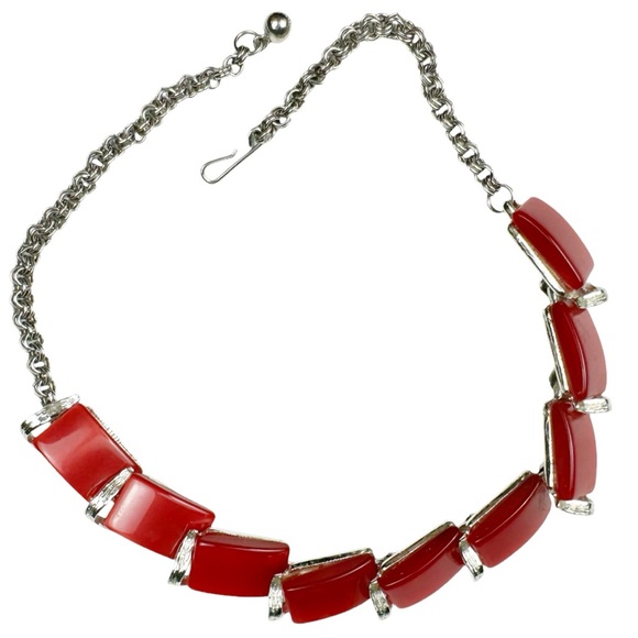 Red Thermoset Lucite and Silver Tone Linked Choker Necklace - Picture 4 of 12
